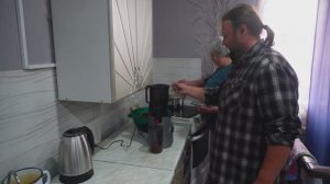Читаю комментарии Делаю вишнёвый сок и укрываю от заморозков растения