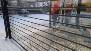 Установка прозрачных рольставней зимой