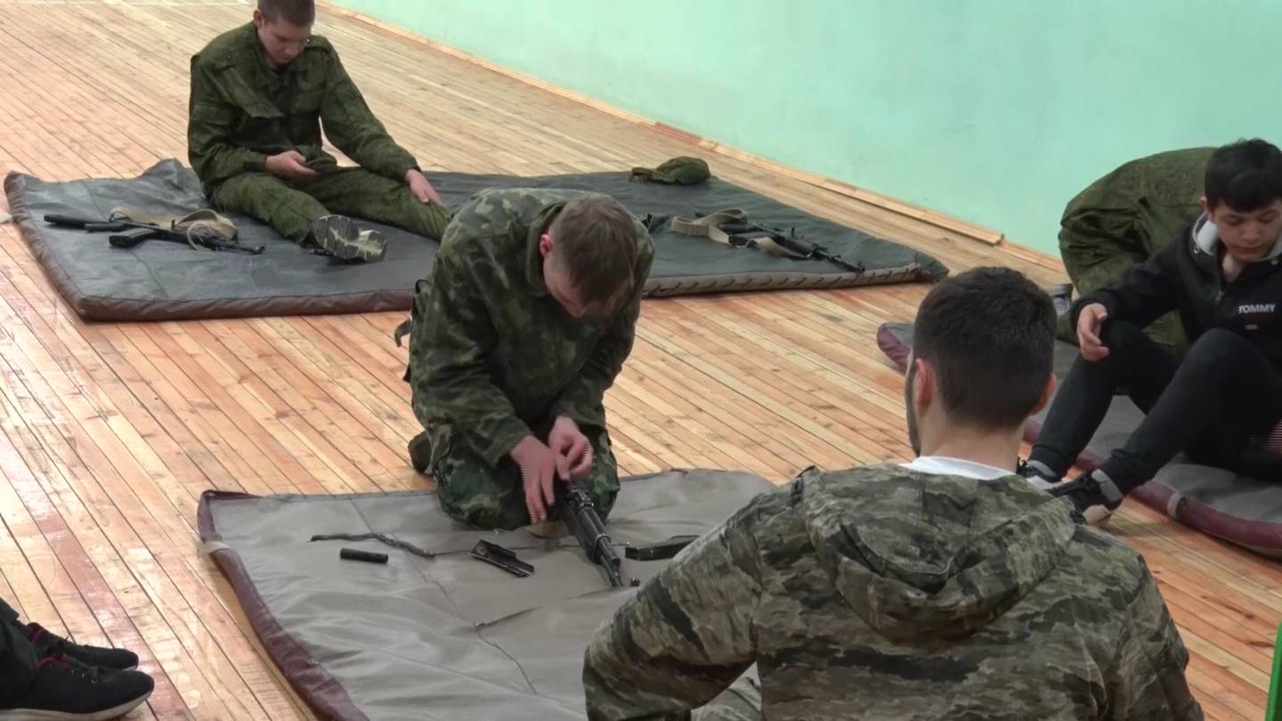 Школьники Советского района проходят военно-полевые сборы