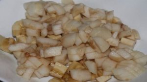 Фруктовый салат с грушами и виноградом