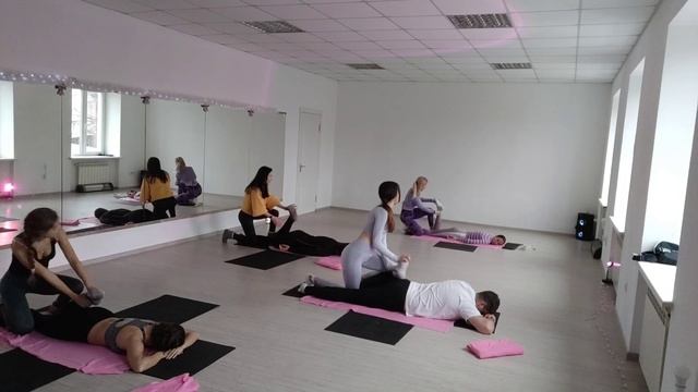 14 MIN YOGA PRACTICE TRAINING POSES/ Парна йога з елементами тайського