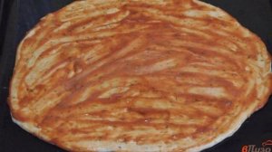 Пицца на дрожжевом тесте с двумя видами сыра