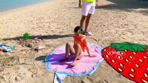 Мисс Кэйти и Мистер Макс (Miss Katy) Катя и Макс играют на пляже