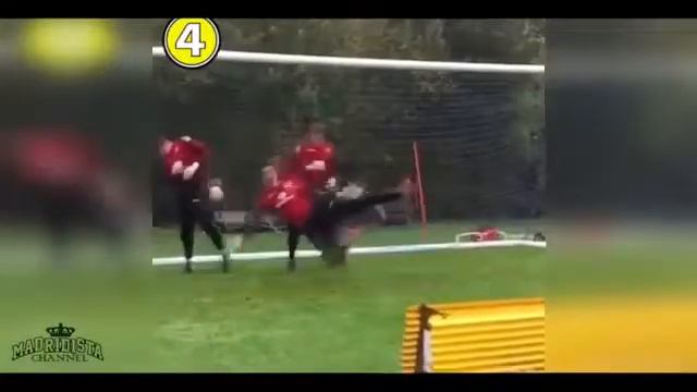 Новые смешные футбольные Вайны 2017 - Приколы, финты, неудачи смотреть онлайн