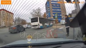 Сургут новые автобусы ,а привычки старые