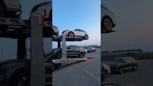 Автомобили погружены и направляются в порт✅