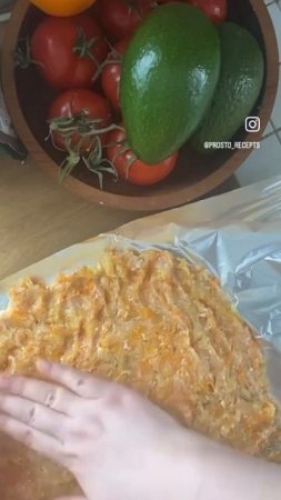 Запеченный куриный рулет: Фарш куриный + Сыр + Морковь + Лук + Специи и соль