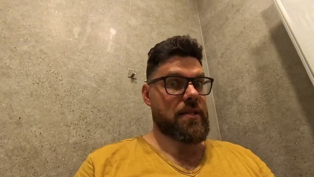 Душевые перегородки в спортзале из триплекса - спустя