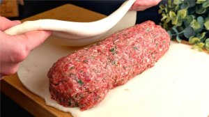 Заверните фарш в тесто! Самый сочный и вкусный мясной рулет, который я когда-либо ел