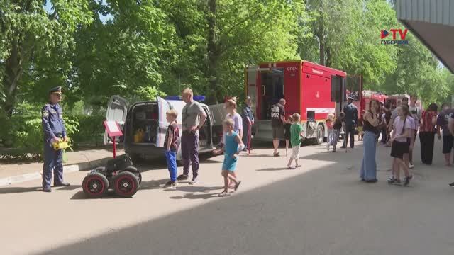 Спасатели устроили выставку для пациентов детской больницы в Воронеже