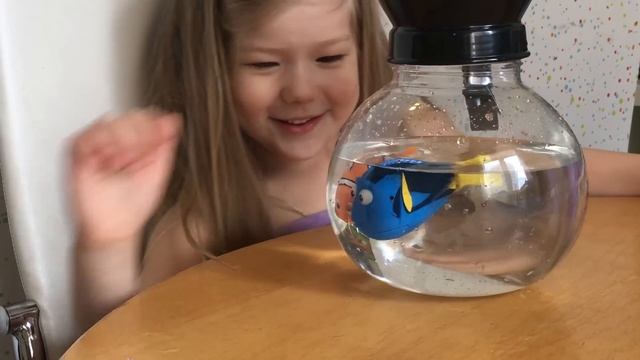 ❤ В поисках Дори. Игрушки Роборыбка Дори и аквариум кофейник. Finding Dory 25171 Small Playset ❤ смотреть онлайн