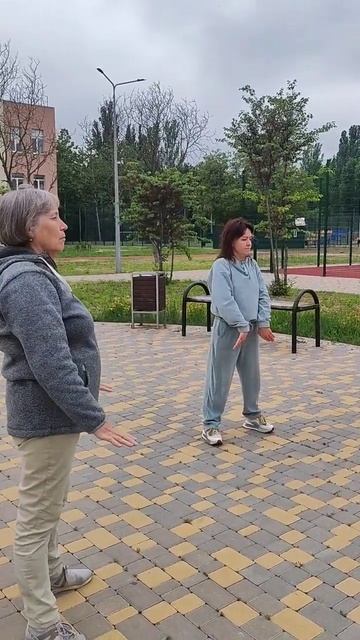 Утренние практики в Школе 33 Одессы с гостями, которые едут далее в Болгарию на ретрит и Форум МаЭД