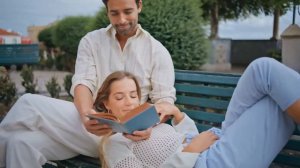 Санитарка нашла забытый телефон в VIP-палате… Но стоило ей его включить, как она застыла в ужасе…