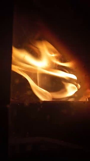 Огонь камина. Расслабляющее видео🦊 смотреть онлайн