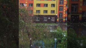 В Бийске снег идёт