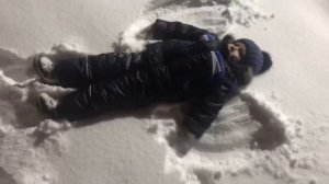 Как сделать снежного ангела Делаем ангела на снегу