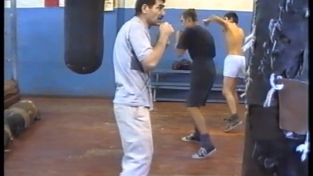 Фрагмент тренировки по боксу. Заслуженный Тренер Укра смотреть онлайн