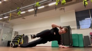 Подтягивание колена к груди в боковой планке (SIDE PLANK KNEE TO ELBOW)
