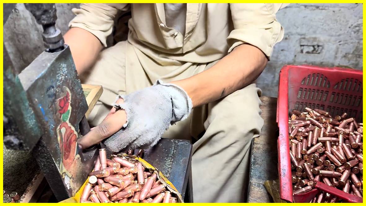 Как делают патроны в Пакистане! смотреть онлайн