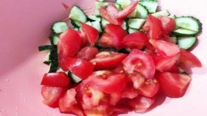 Овощной салат с зелёным луком и сметаной