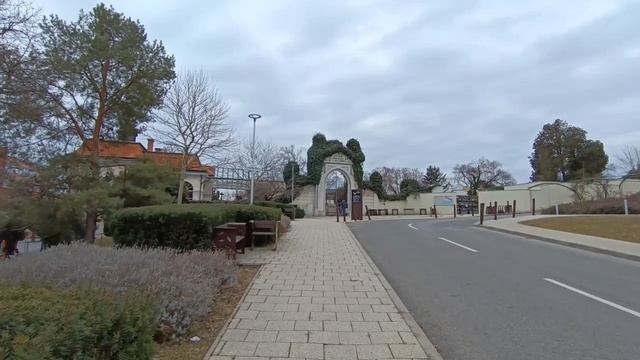 «Это кто?» -спросила ошарашенная начальница. -«Это мой смотреть онлайн