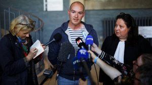 Хирург из Франции осужден на 20 лет за многолетнее насилие над сотнями детей