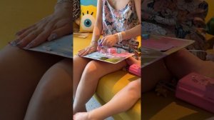 Like Masha распаковывает новую Барби путешественницу! Подписывайся! ставь лайк!