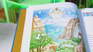 У книжной полки. Священник Пётр Воздвиженский. Библия для детей