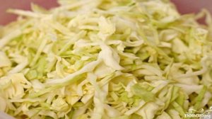 Капустный салат с корнишонами