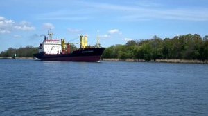 ТАНКЕР В СУДОХОДНОМ КАНАЛЕ