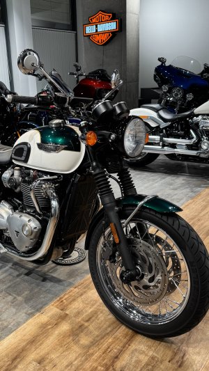 2018 TRIUMPH Bonneville T-120 Competition Green