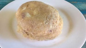 Ореховый кекс в кружке с шоколадной глазурью