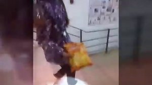 Идём в кино . Покупаемых вкусняшки.