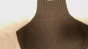 Вяжем манишку, реглан погон. Спицами.