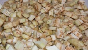 Синенькие тушеные в томате