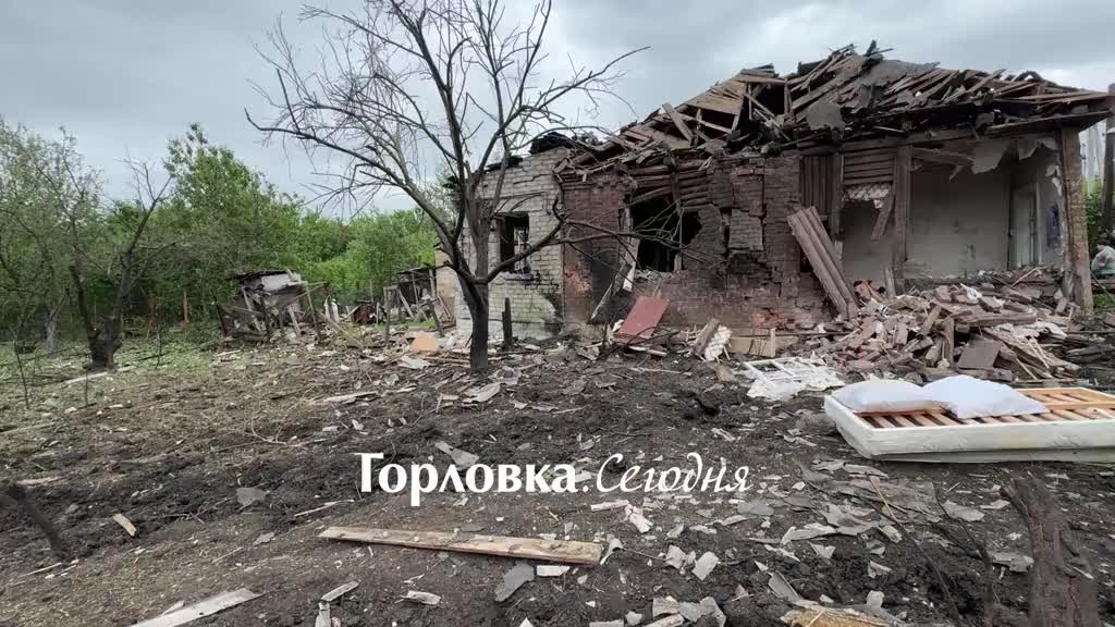 Последствия артудара по посёлку Солидарка в Горловки с позиций ВСУ ночью 28 мая