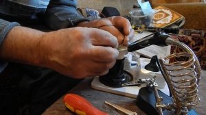 Выпаивание светодиодов лампочек паяльником для пайки