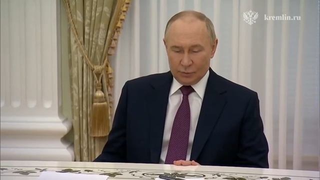 Вдова Синдзо Абэ не сдержала слёз во время встречи с Владимиром Путиным в Кремле.
