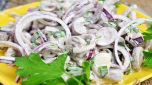 Салат с куриными сердечками и луком