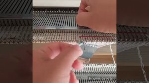 Вязаные шишечки на вязальной машине