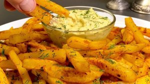 Идеальный, хрустящий картофель с отличным соусом! Невероятно вкусно и легко!