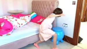 Мистер Макс • Mister Max - Как правильно чистить зубы детям Макс учит Катю