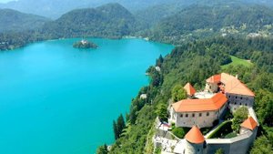 Успокаивающие хоровые гармонии и нежные звуки природ?