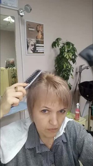 Показываю, как я стригу себя дома за 5 минут вместе с объемной укладкой. К парикмахеру давно не хожу