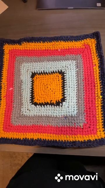 Crochet rug from old things. Коврик крючком из старых футболок