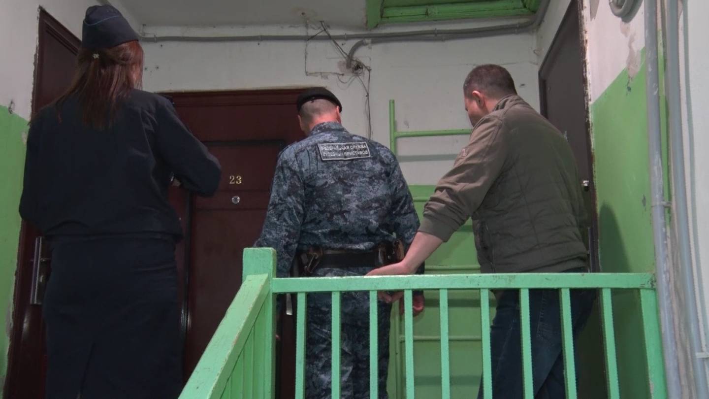 В Советском приставы вместе с коммунальщиками отправились в рейд по должникам