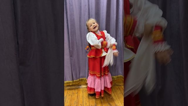 Русская народная песня "Рассыпала Маланья Бобы"
Валерия 6 лет