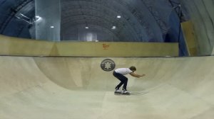 Скейтпарк — Вылеты в минирампе | Школа роликов RollerLine Роллерлайн в Москве