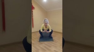 Как скрестить ноги, сидеть по-турецки, сидеть в сукхас?