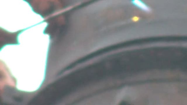 Демонтаж металлической трубы. Река металла на высоте. смотреть онлайн